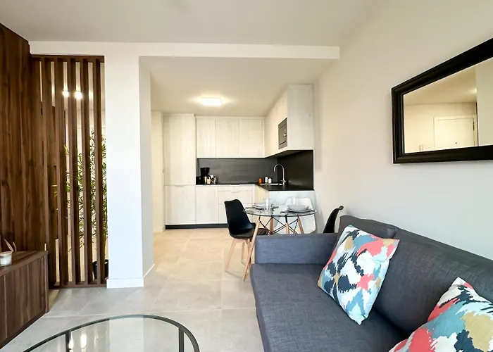 Atico Con Terraza, Garaje Y Muy Centrico アパート