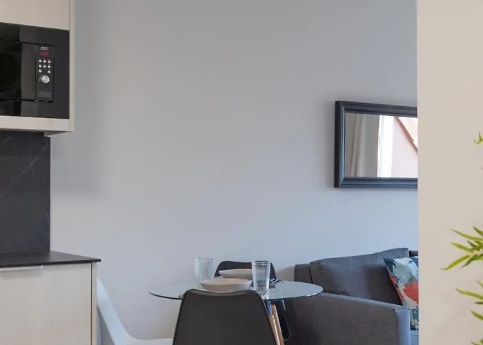 Atico Con Terraza, Garaje Y Muy Centrico アパート